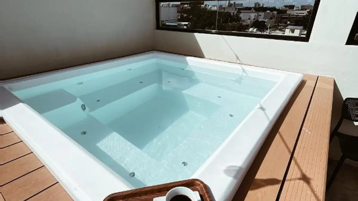 The small rooftop pool at Studio 27